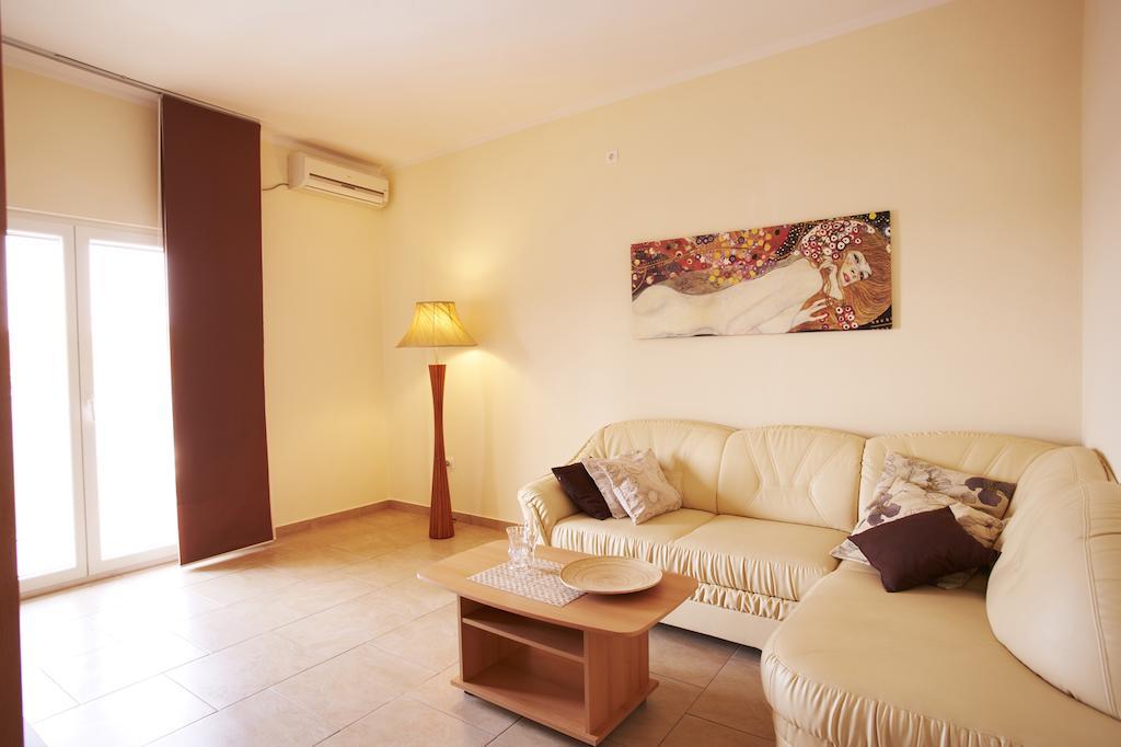 Apartment Lana *